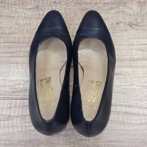 Salvatore Ferragamo Women's Size 5.5 B Navy Blue Leather Heel Shoes (47108) READ - Picture 10 of 10